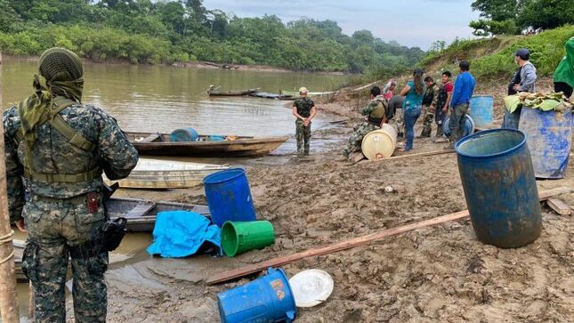 La Dirección antidrogas de la policía en Perú sostiene que el narcotráfico está detrás del impulso de otras actividades ilegales en la frontera como la pesca ilegal.